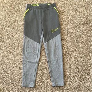 Men’s Nike Thermafit Training Paints size Small smoke grey jogger zipper